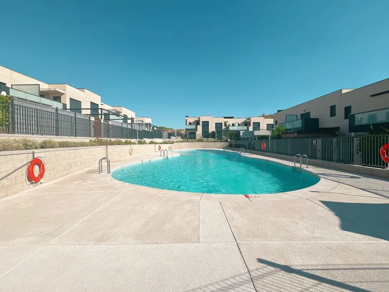Chalet adosado de 267 m² en Rivas Futura — foto 1